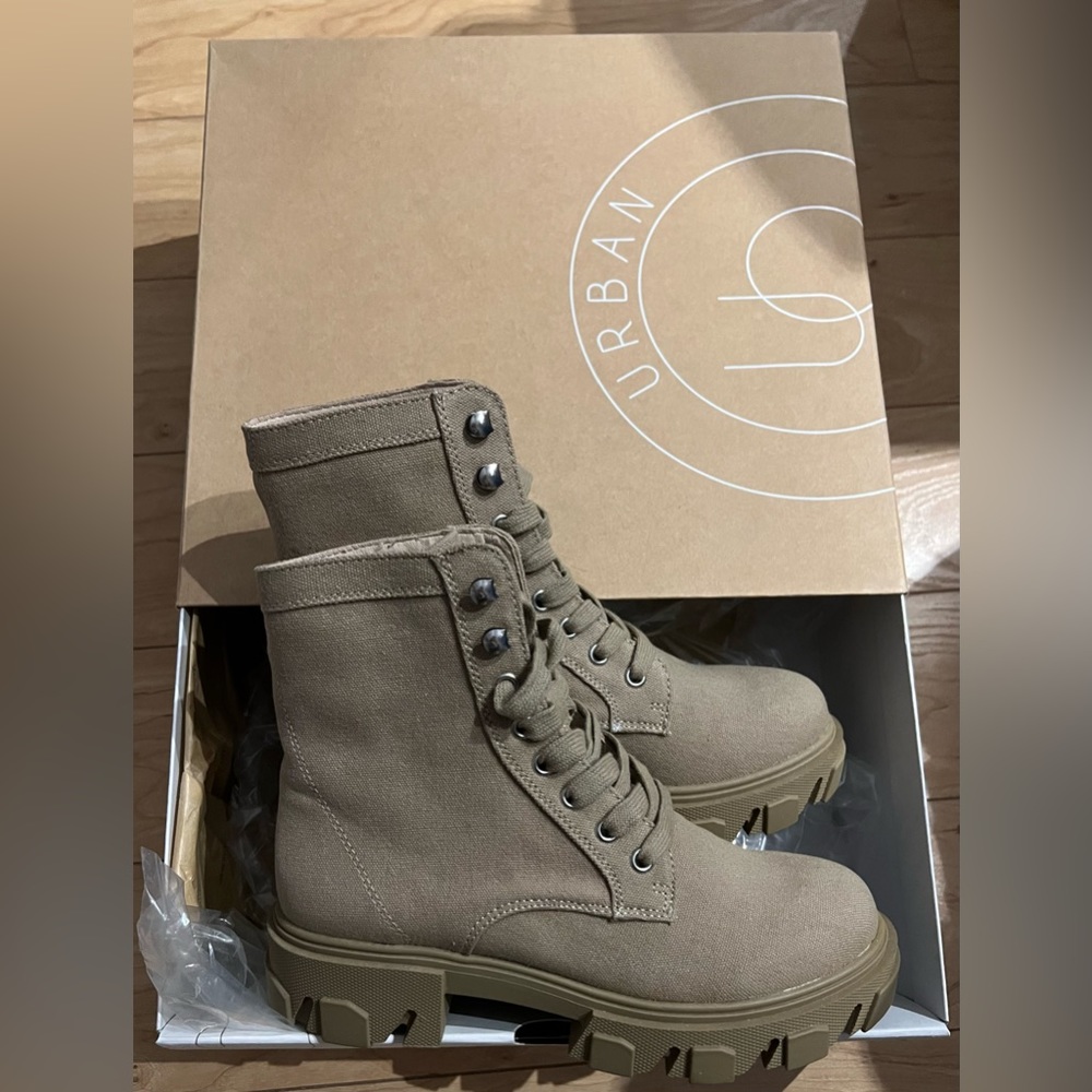 Brand new UO Nina Combat Boots Olive US 7 with box